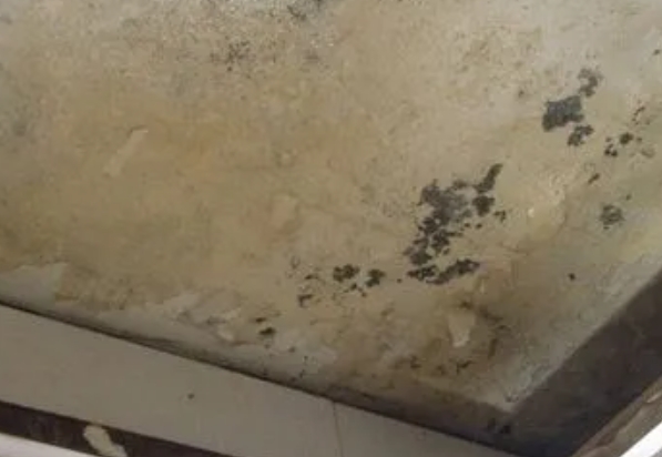 商南阳台漏水维修公司分享下商南卫生间渗水维修需要注意哪些问题。